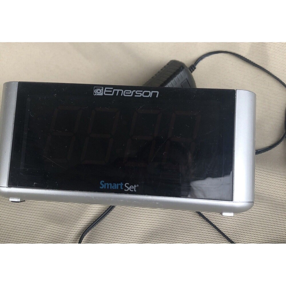 Emerson SmartSet Jumbo screen Radio Alarm Clock LED CKS1708 WORKS